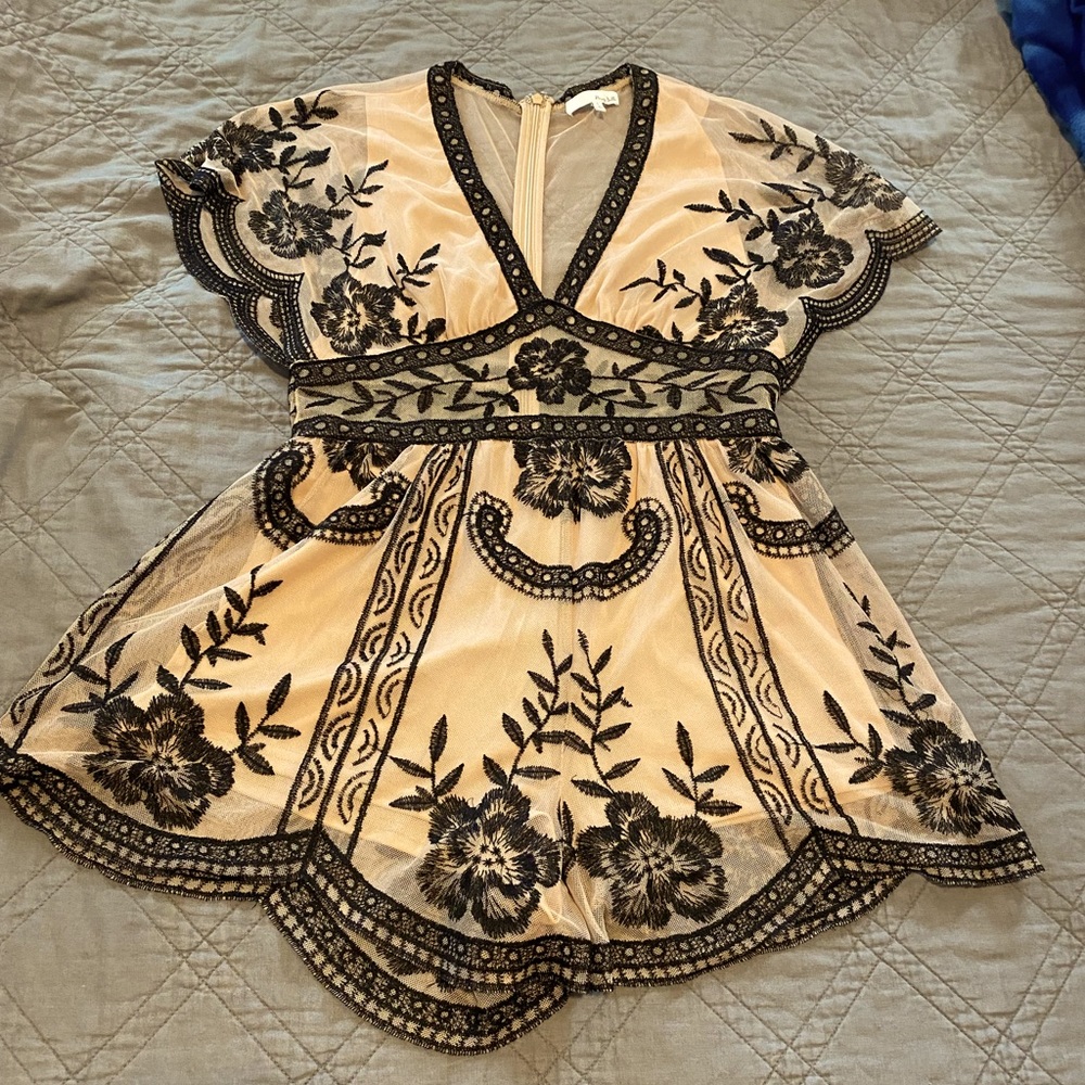 Honey Belle Romper Size Large
